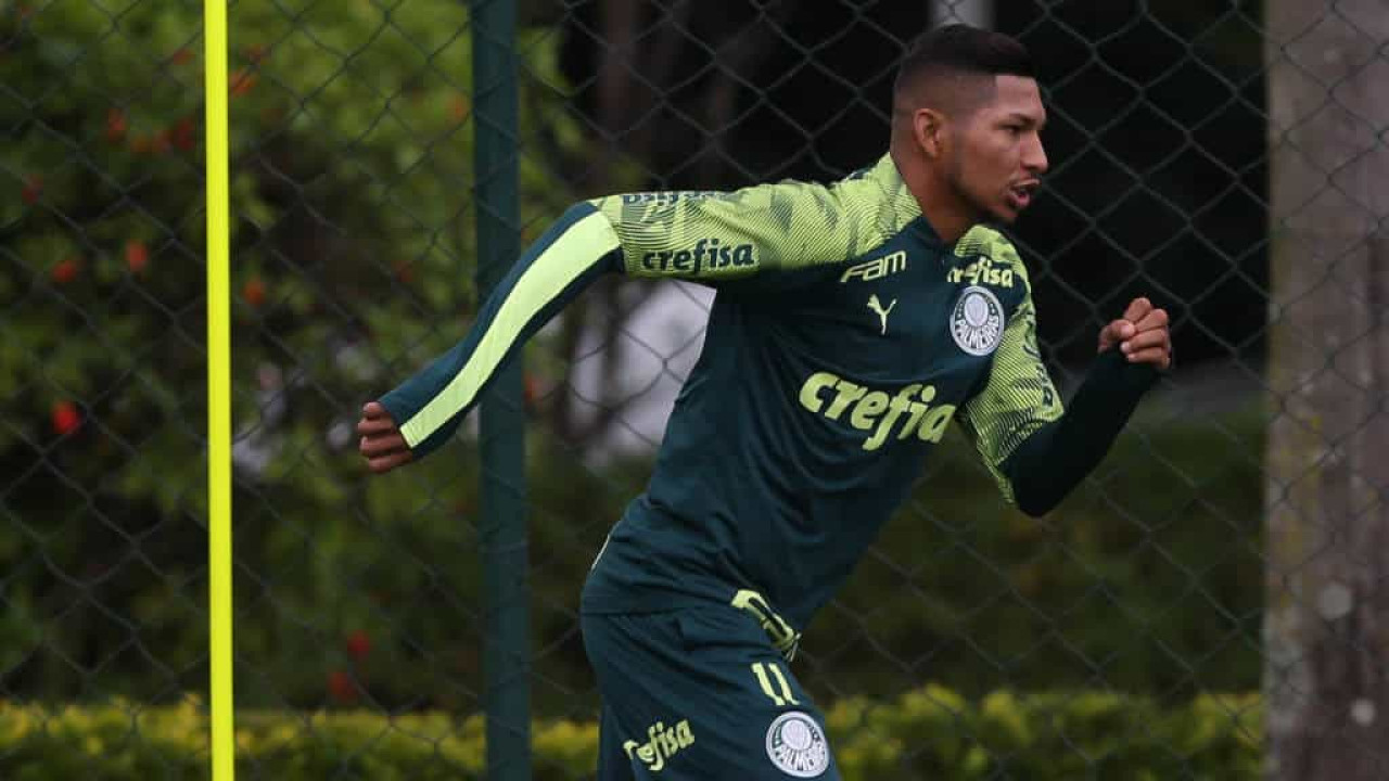 Palmeiras quer se livrar de Rony, mas alto salário e desejo do atacante são obstáculos