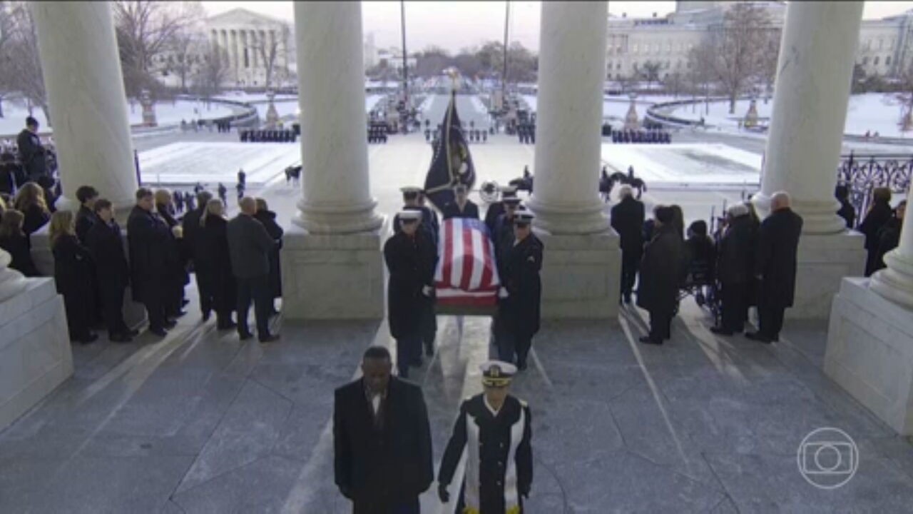 Homem é preso com facão e outras três facas ao tentar entrar no Capitólio dos EUA durante funeral de Jimmy Carter