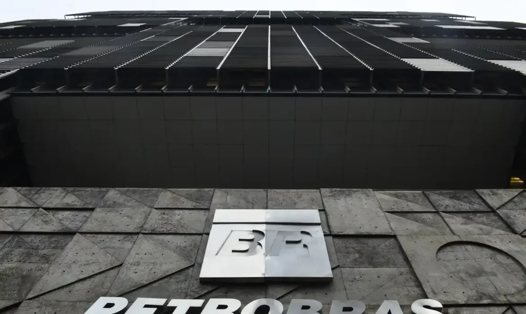petrobras-registra-queda-nas-acoes-apos-anuncio-de-dividendos