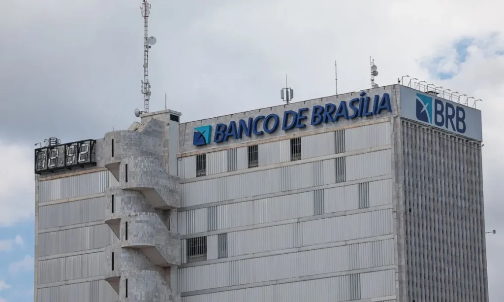bloqueio-de-r$-2,7-bilhoes-atinge-ex-dirigentes-do-brb