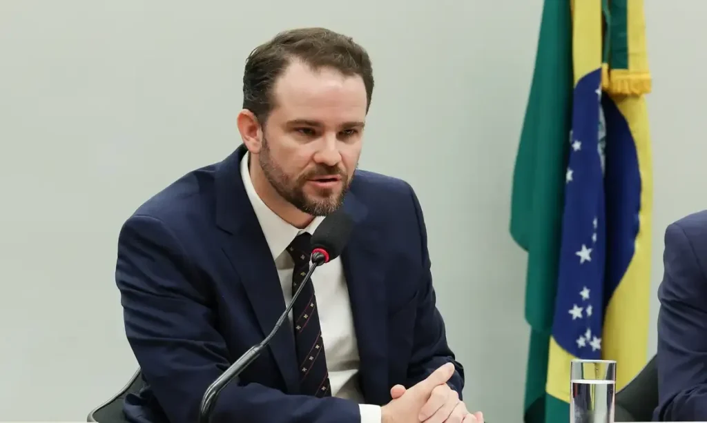 ministro-diz-que-freixo-recebeu-dinheiro-do-crime-organizado