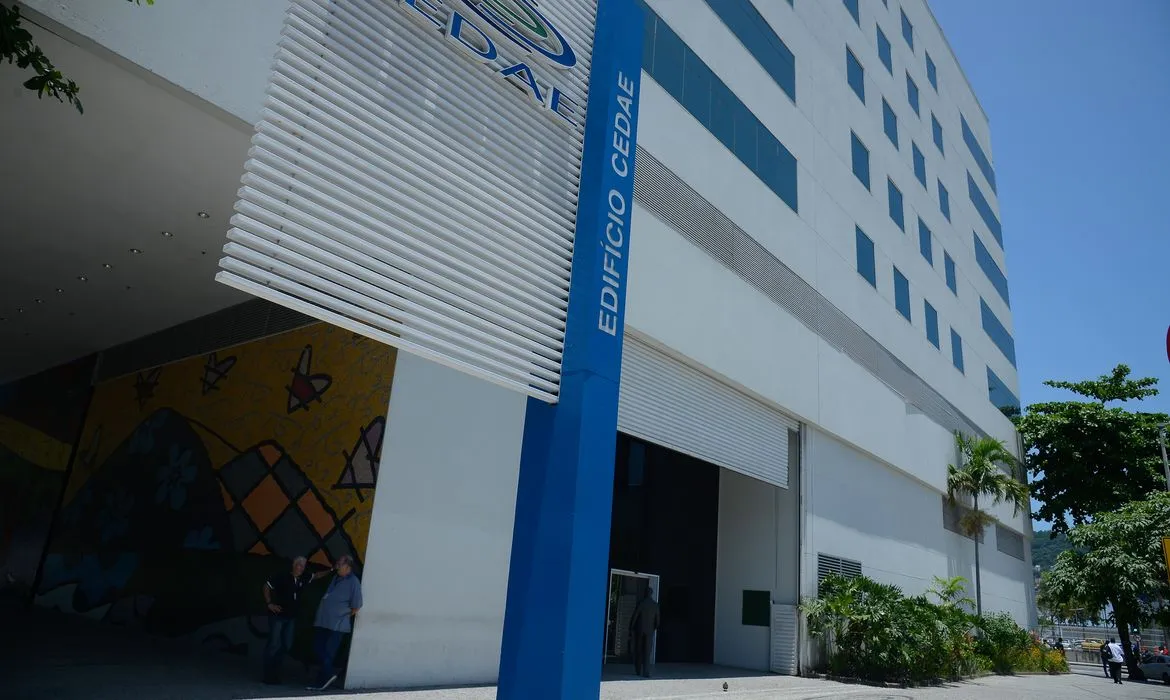 auditoria-aponta-indicios-de-desvios-de-r$-400-milhoes-na-cedae-saude