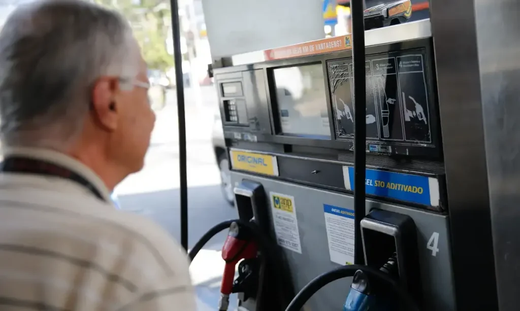 diesel-tera-subvencao-de-r$-2,12-por-litro-por-mais-30-dias
