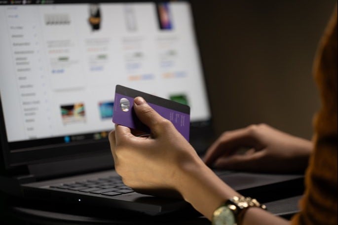 compras-por-impulso-levam-41%-dos-consumidores-a-gastar-mais-do-que-podem
