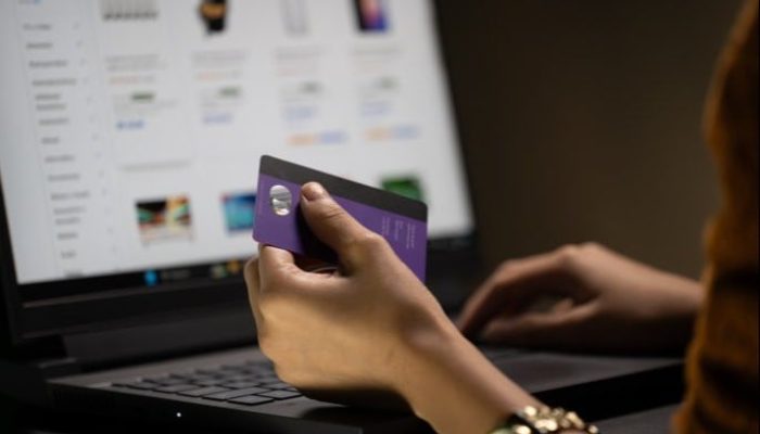compras-por-impulso-levam-41%-dos-consumidores-a-gastar-mais-do-que-podem