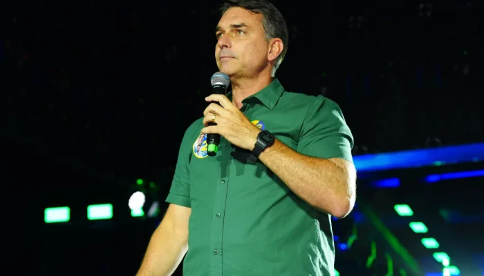 Candidato à Presidência Flávio Bolsonaro  • undefined