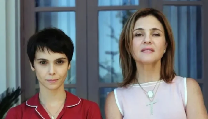 Personagens Nina e Carminha em "Avenida Brasil"  • Reprodução/ Globo