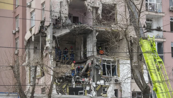 Prédio em Kiev atingido por ataque da Rússia contra a Ucrânia  • Getty Images
